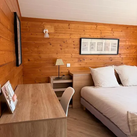 Pensjonat Au Bord D'un Etang Prive, Et Son Sauna 3*