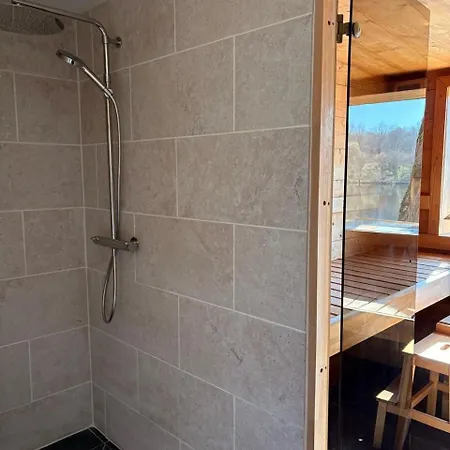 Au Bord D'un Etang Prive, Et Son Sauna 3*