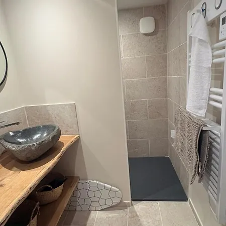 Au Bord D'un Etang Prive, Et Son Sauna Loubeyrat